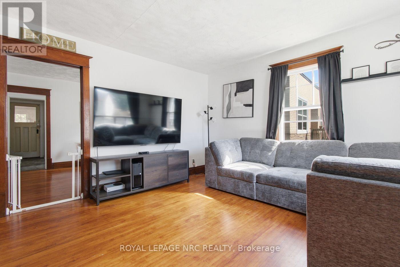79 Carlton Street, St. Catharines, Ontario  L2R 1R1 - Photo 4 - X13695402