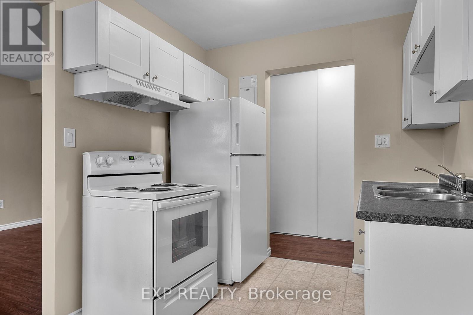 1 - 4663 Huron Street, Niagara Falls, Ontario  L2E 2H7 - Photo 2 - X13696626
