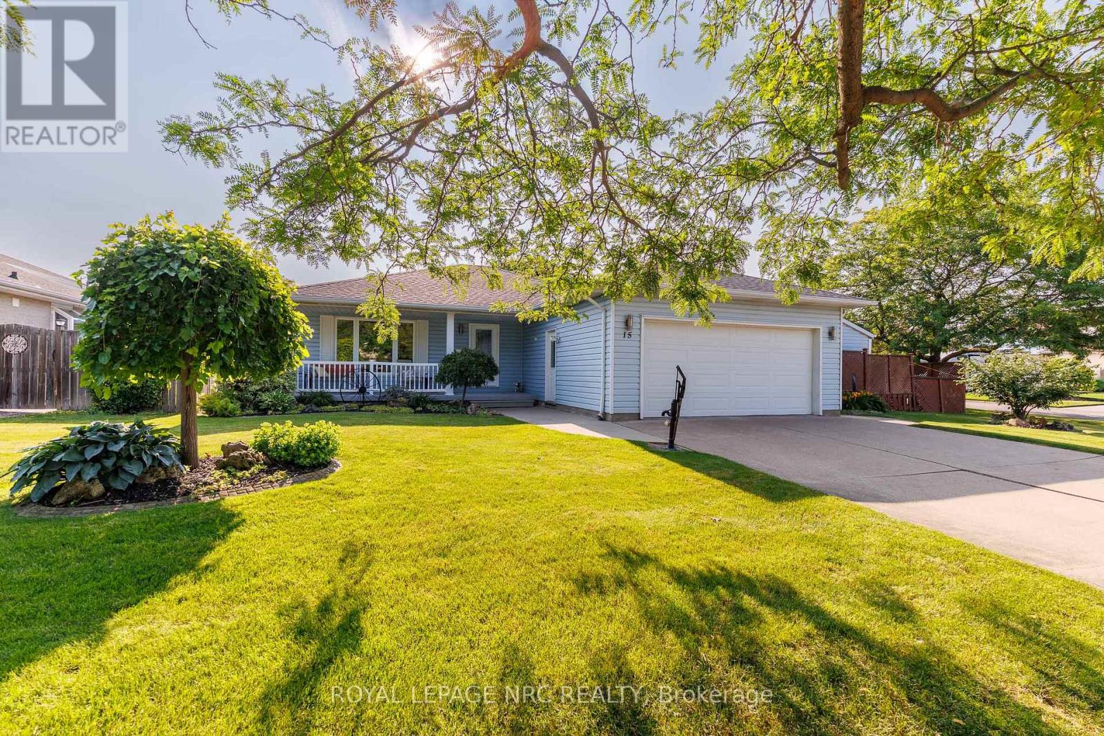 15 Foxhill Crescent, St. Catharines, Ontario  L2S 3T9 - Photo 1 - X13698380