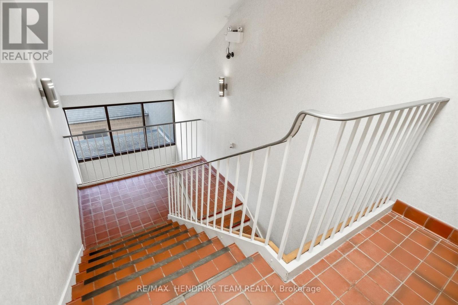 Upper Floor (2a) - 320 Vine Street, St. Catharines, Ontario  L2M 4T3 - Photo 4 - X13698788