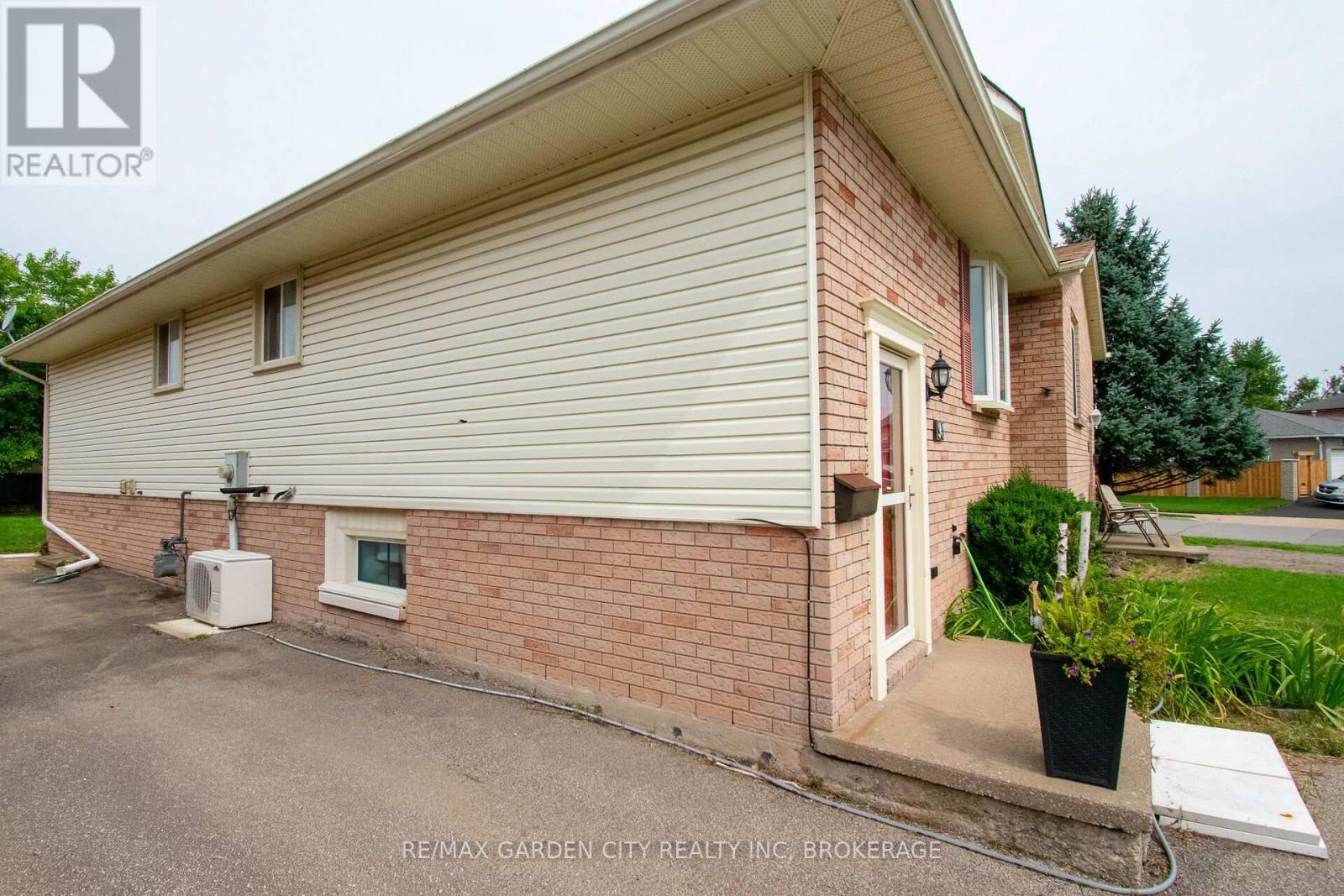 93 Northwood Drive, Welland, Ontario  L3C 6S3 - Photo 3 - X13699194