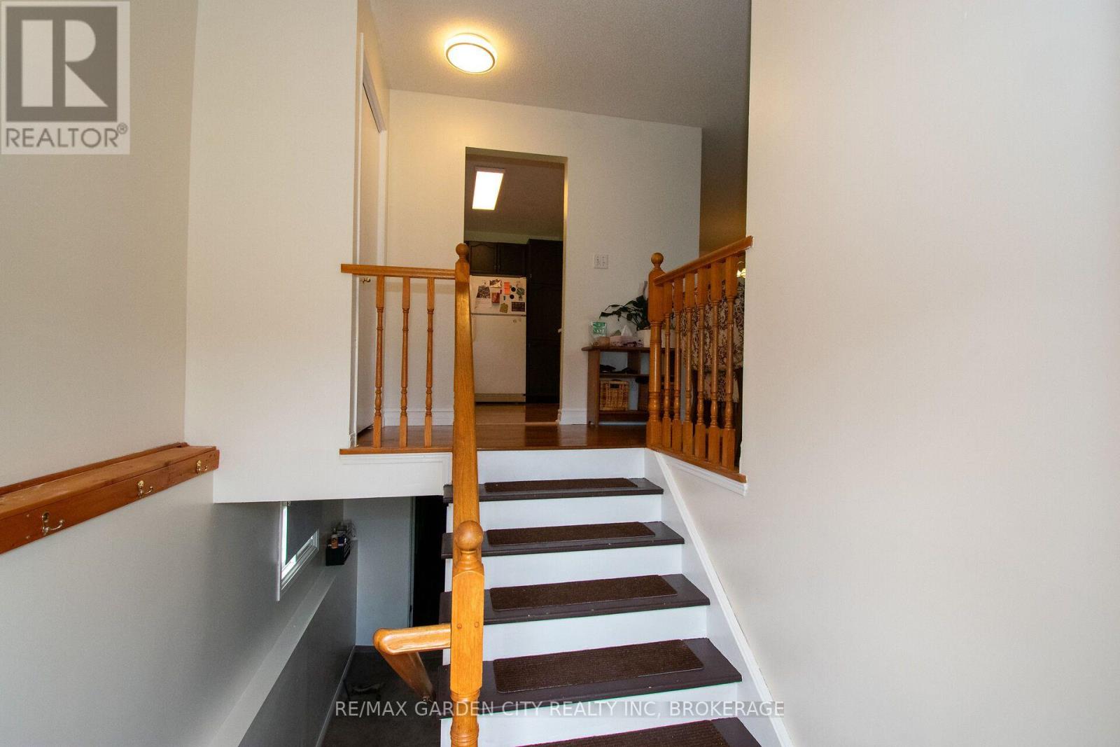 93 Northwood Drive, Welland, Ontario  L3C 6S3 - Photo 4 - X13699194