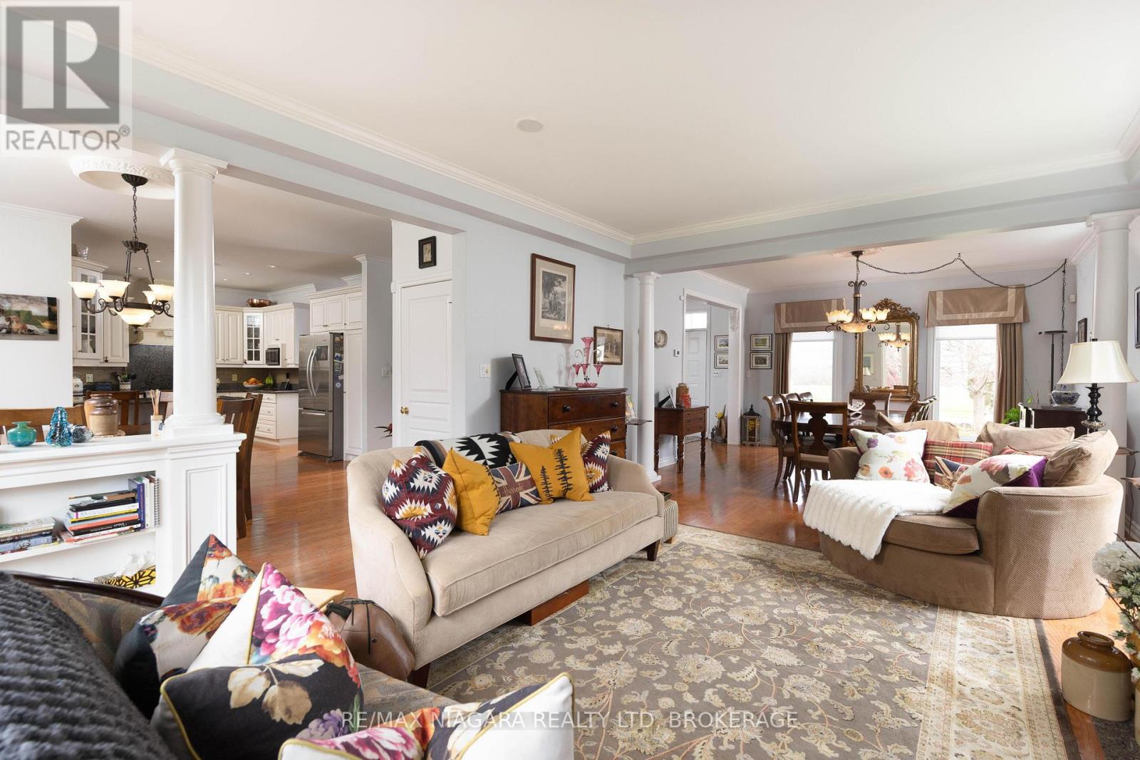 8056 Cathedral Drive, Niagara Falls, Ontario  L2H 2Z2 - Photo 11 - X13703606