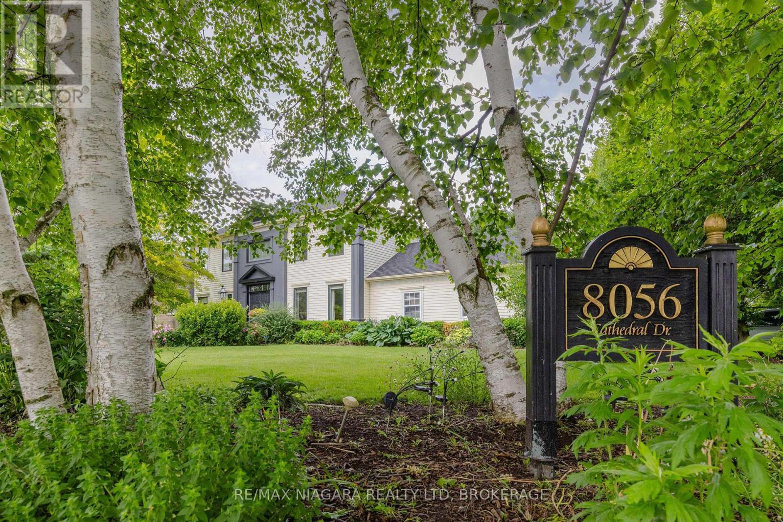 8056 Cathedral Drive, Niagara Falls, Ontario  L2H 2Z2 - Photo 5 - X13703606