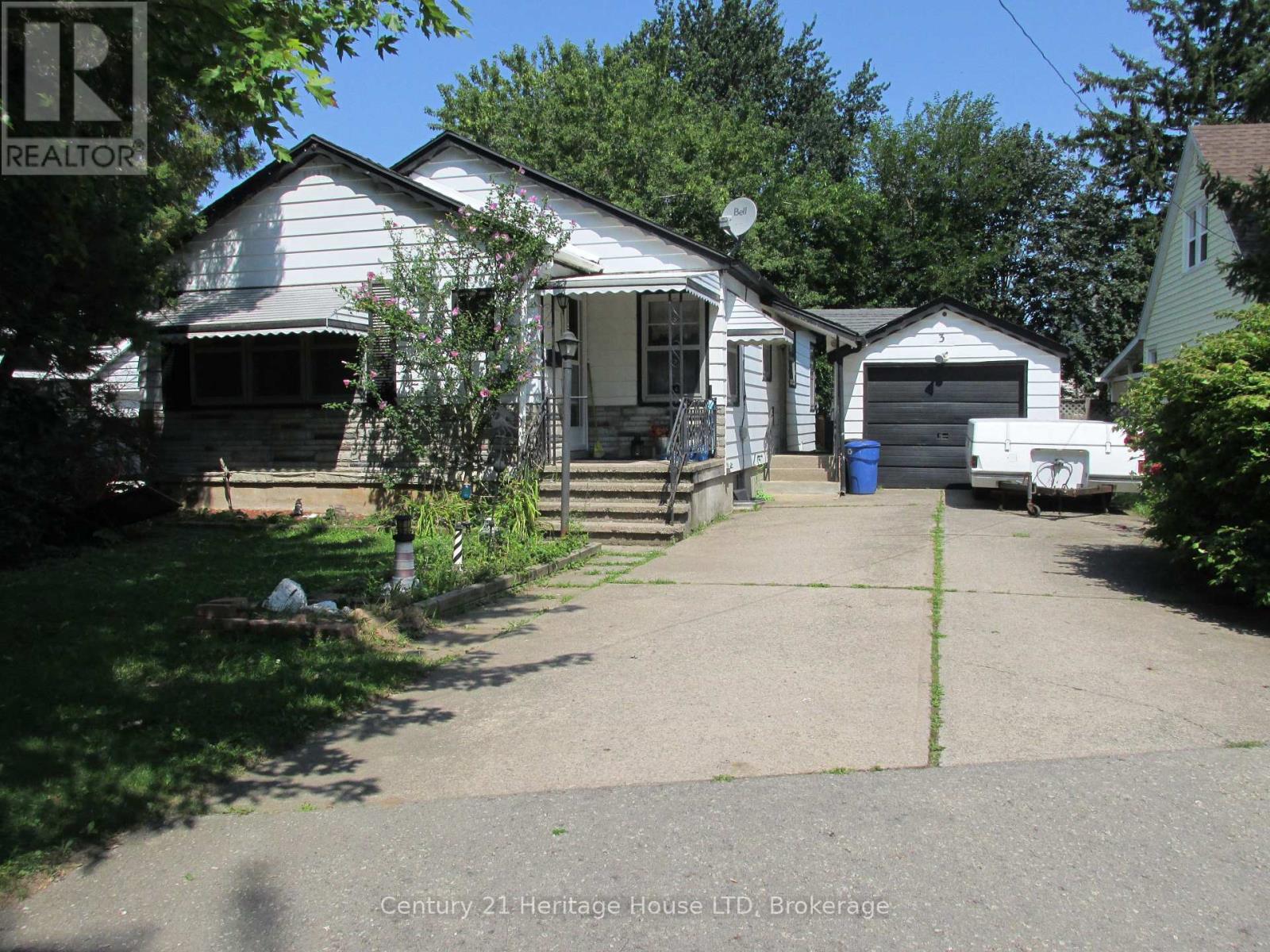 3 Melba Road, St. Catharines, Ontario  L2M 4P5 - Photo 1 - X13704918