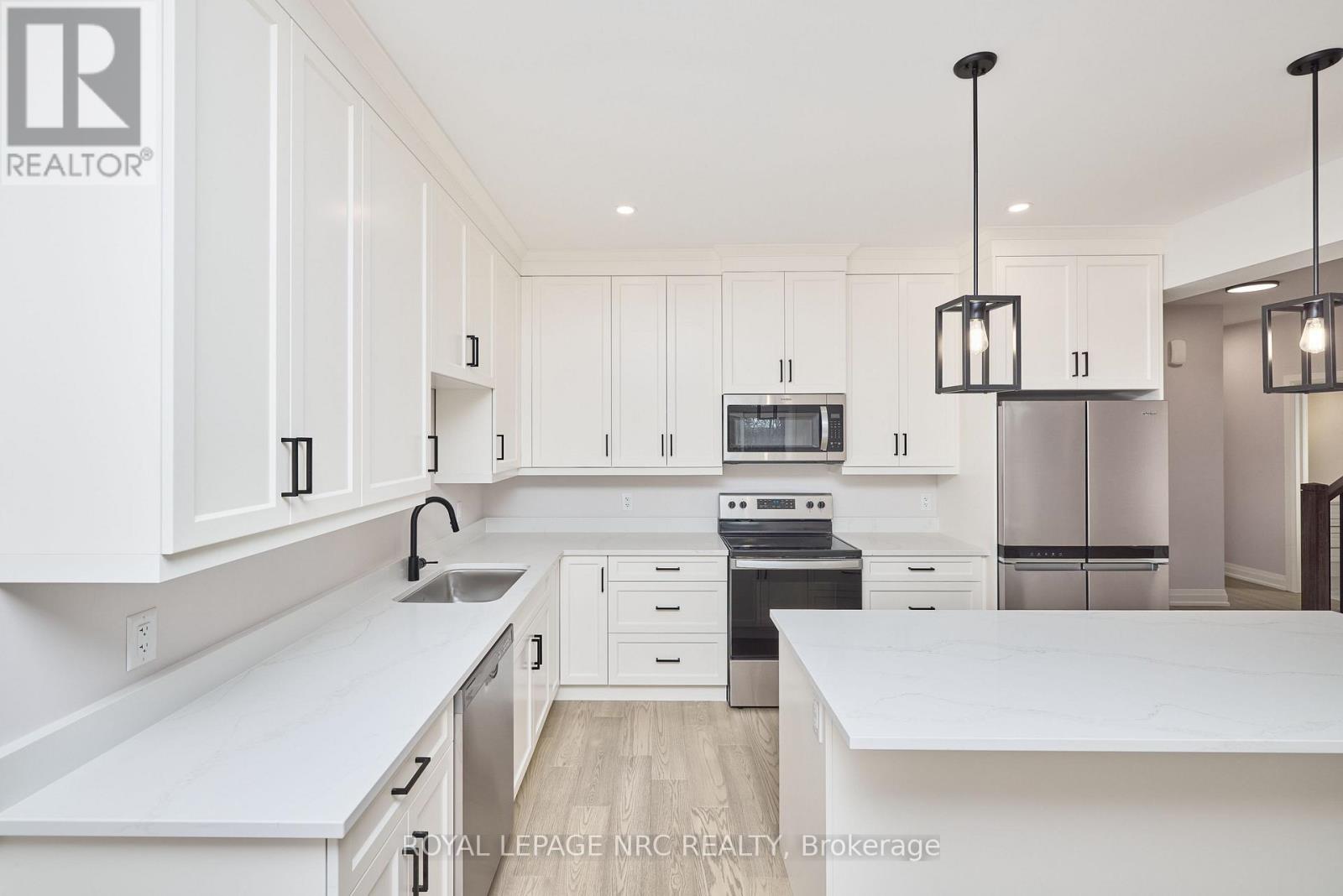 196 Hodgkins Avenue, Thorold, Ontario  L2V 0M6 - Photo 2 - X13709514