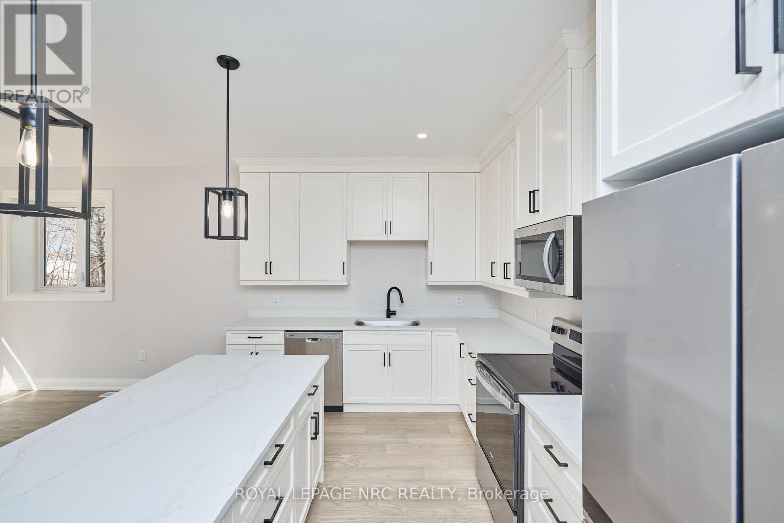 196 Hodgkins Avenue, Thorold, Ontario  L2V 0M6 - Photo 3 - X13709514