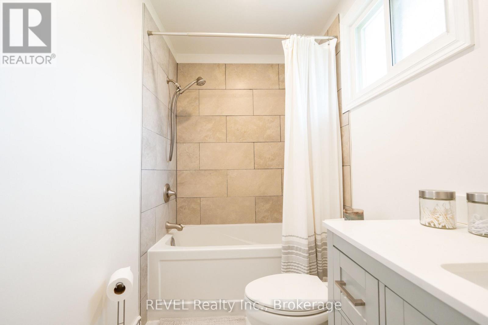 4480 Queensway Gardens, Niagara Falls, Ontario  L2E 6P7 - Photo 12 - X13709710