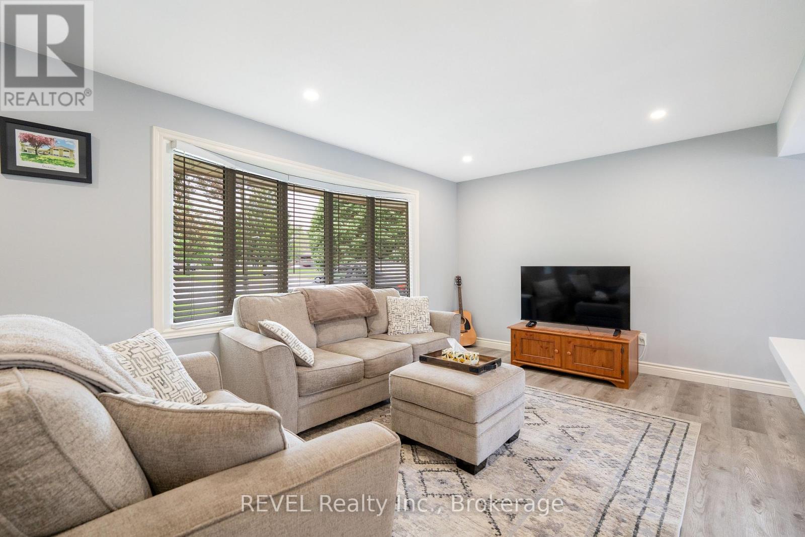 4480 Queensway Gardens, Niagara Falls, Ontario  L2E 6P7 - Photo 5 - X13709710