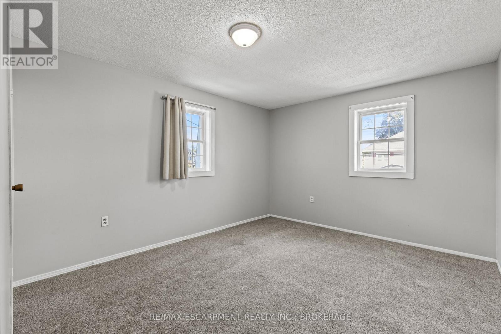 Upper - 15 Mccormick Street, Welland, Ontario  L3C 4L8 - Photo 13 - X13710254
