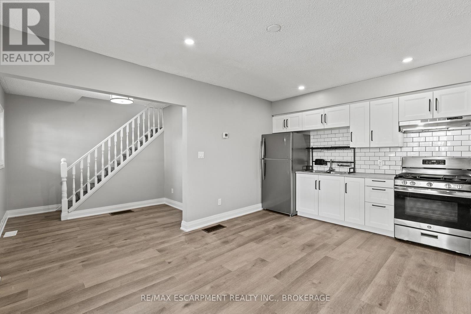 Upper - 15 Mccormick Street, Welland, Ontario  L3C 4L8 - Photo 8 - X13710254