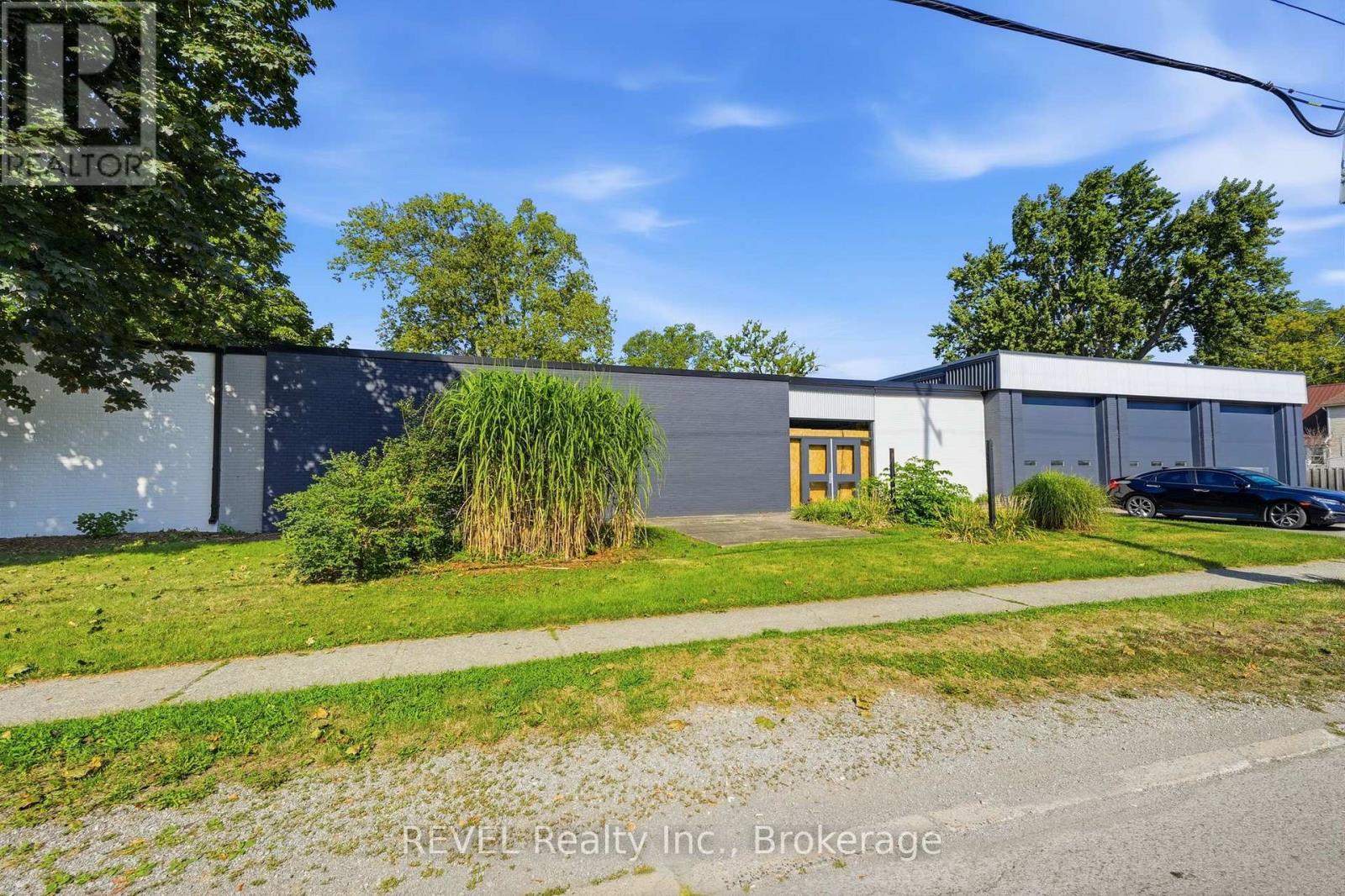 271 Ridgeway Road, Fort Erie, Ontario  L0S 1B0 - Photo 1 - X13710468
