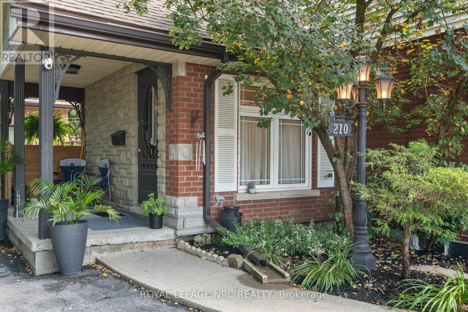 210 Ontario Street, Thorold, Ontario  L2V 1E4 - Photo 3 - X13710622
