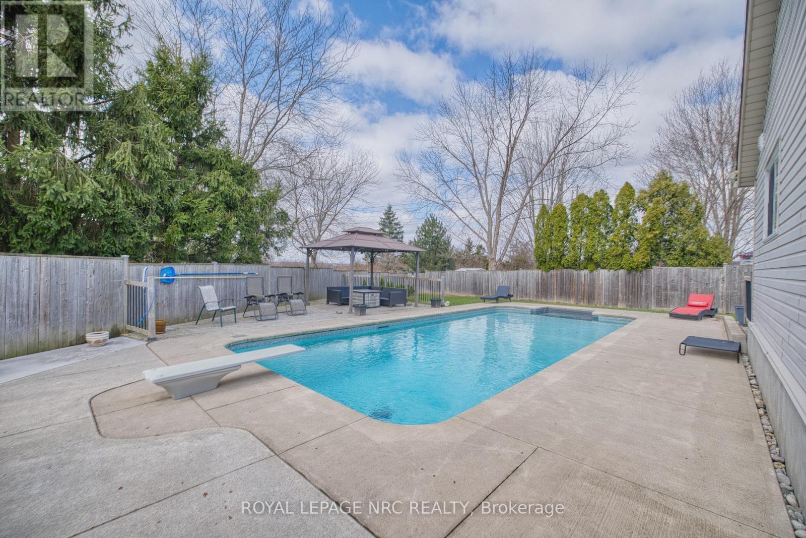 16 Leonard Drive, St. Catharines, Ontario  L2S 3V2 - Photo 2 - X13714040