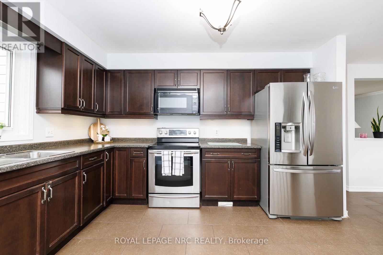 16 Leonard Drive, St. Catharines, Ontario  L2S 3V2 - Photo 9 - X13714040