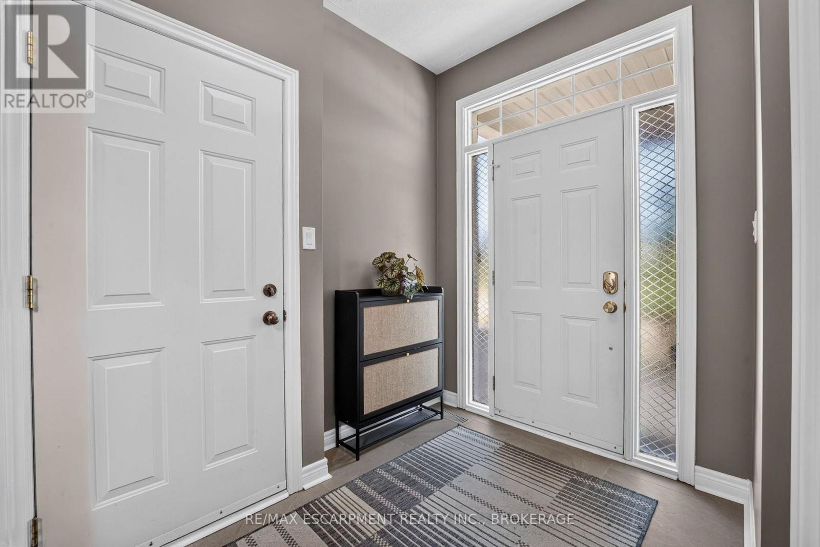 3 Black Walnut Common, St. Catharines, Ontario  L2S 4C8 - Photo 3 - X13714374