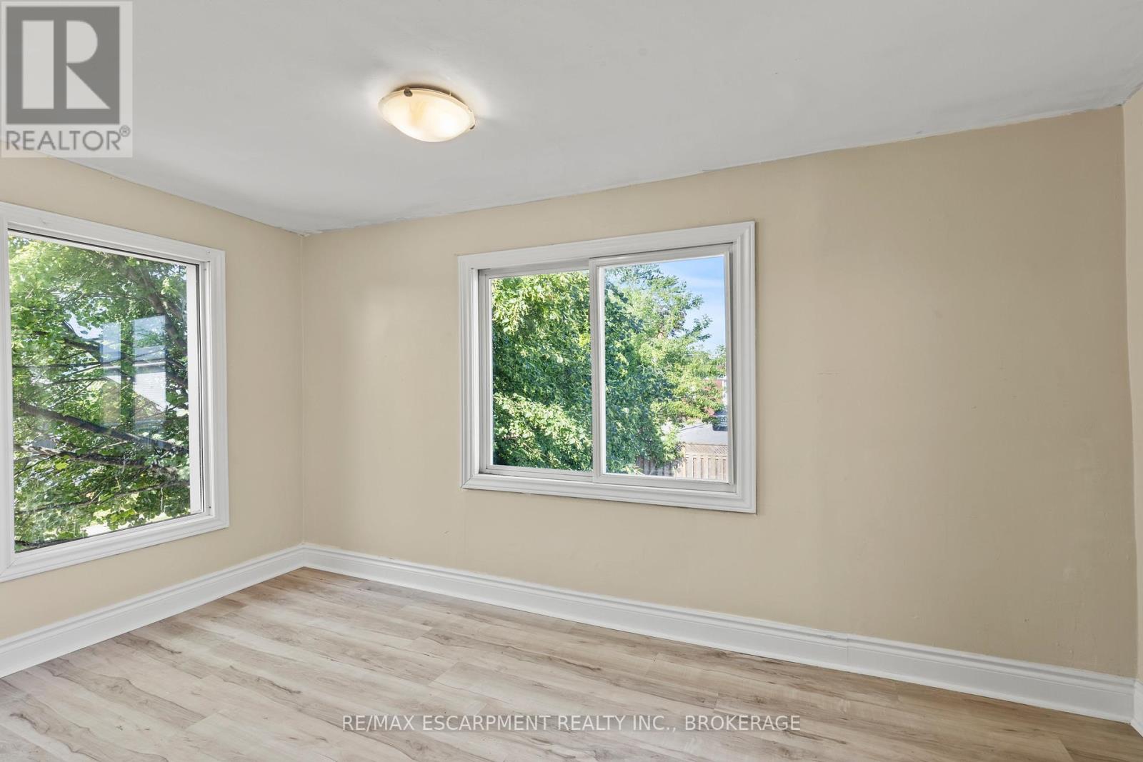 Upper - 1 West Street N, Thorold, Ontario  L2V 2R8 - Photo 10 - X13714802