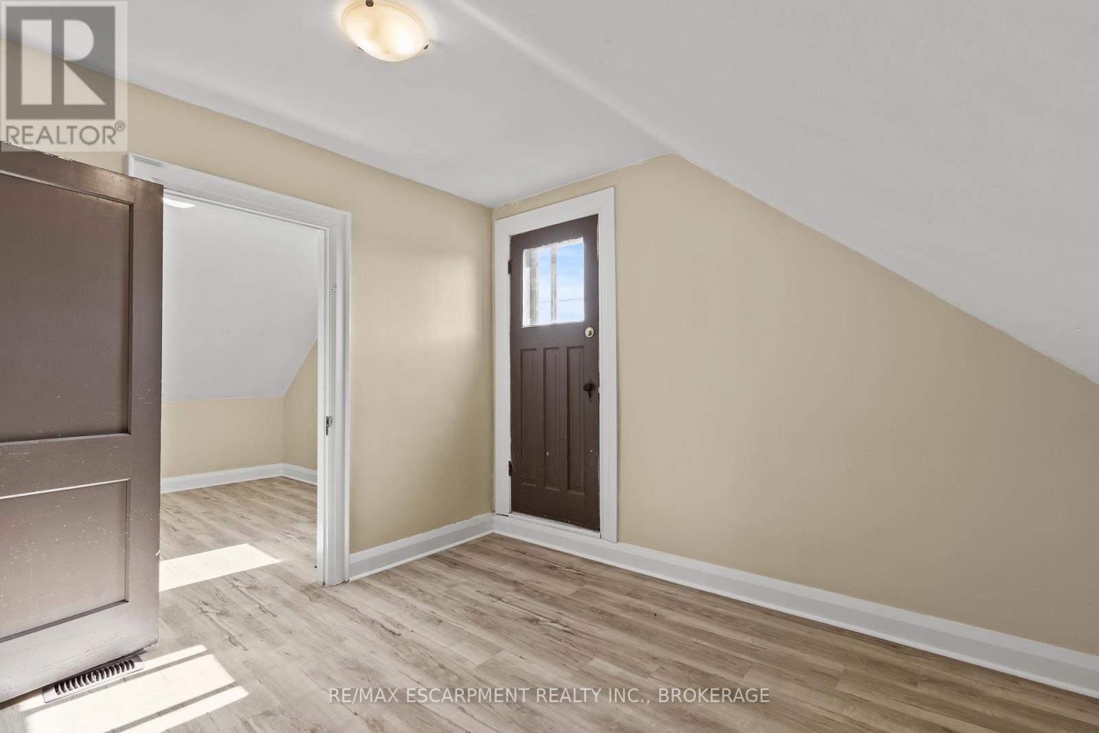 Upper - 1 West Street N, Thorold, Ontario  L2V 2R8 - Photo 17 - X13714802