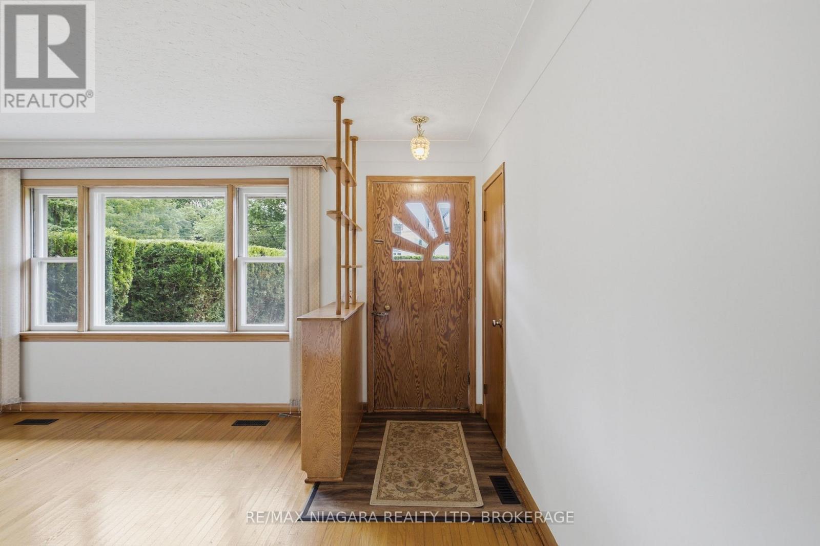 557 Mississagua Street, Niagara-On-The-Lake, Ontario  L0S 1J0 - Photo 11 - X13716104