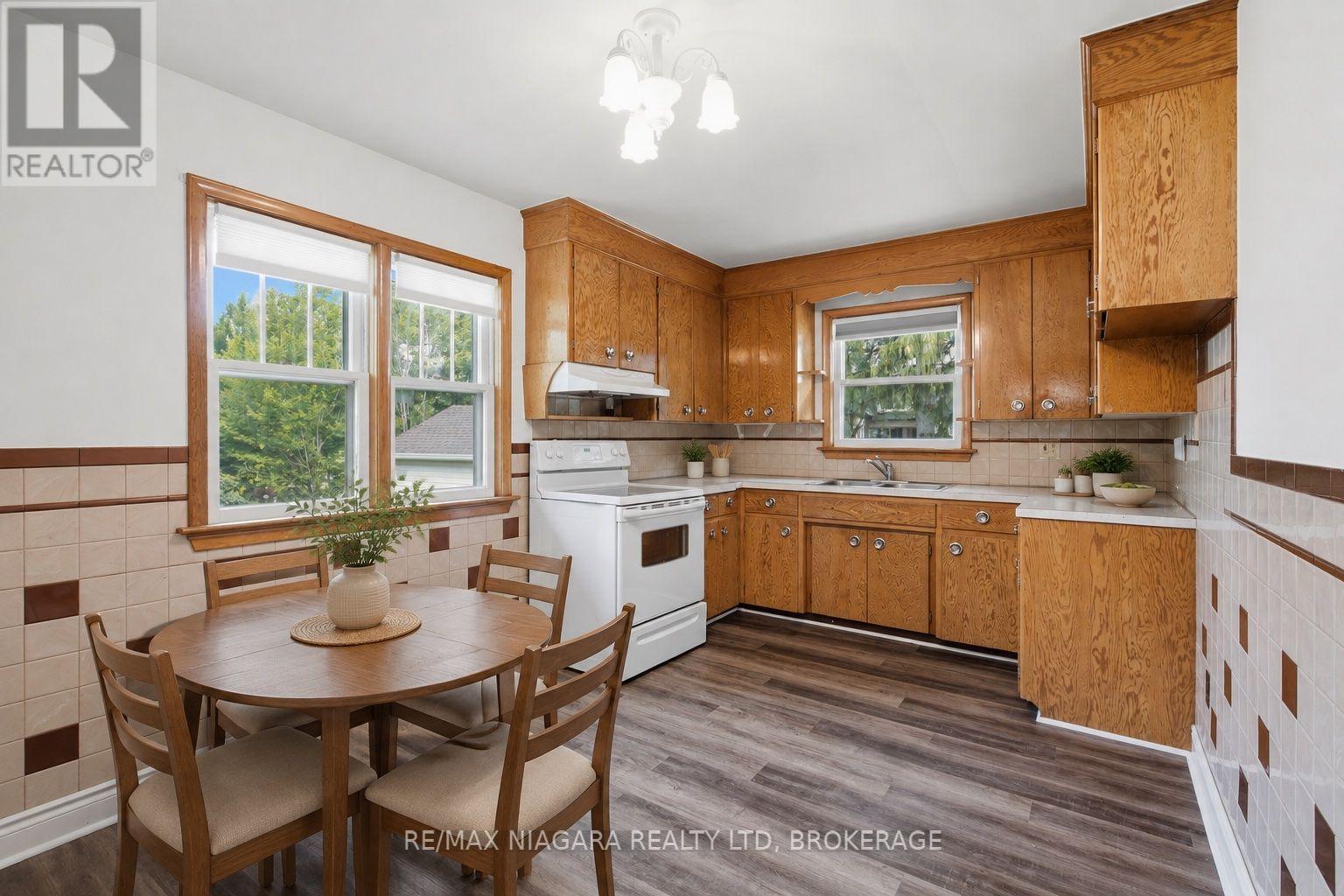 557 Mississagua Street, Niagara-On-The-Lake, Ontario  L0S 1J0 - Photo 15 - X13716104