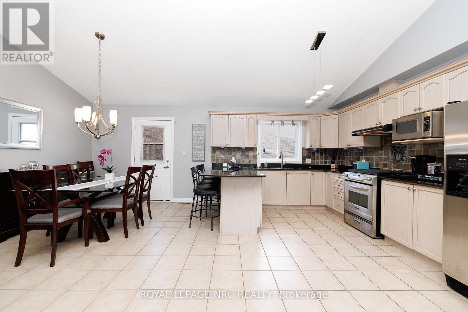 8093 Beaverton Boulevard, Niagara Falls, Ontario  L2H 3K5 - Photo 6 - X13716546