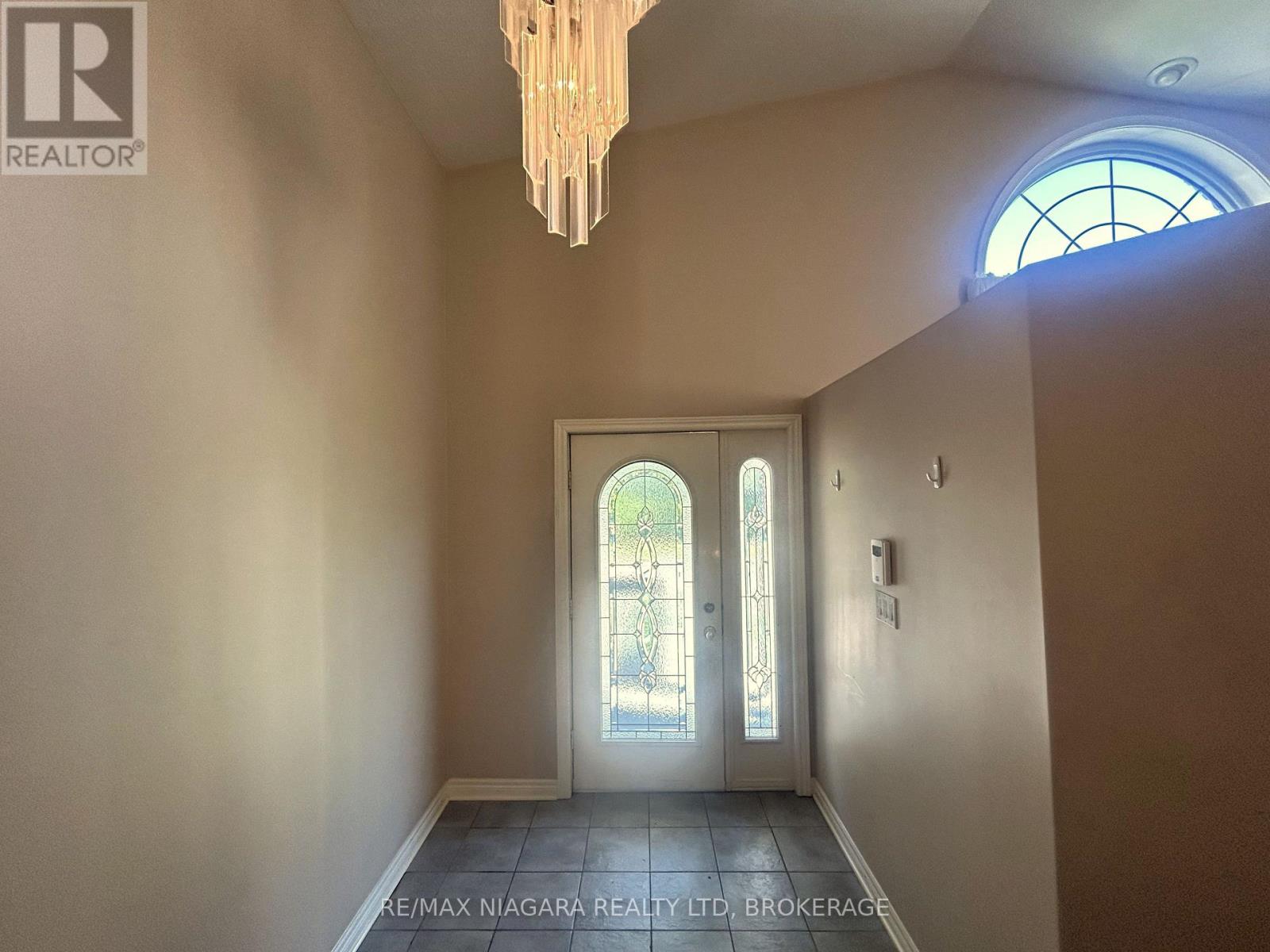 Unit # Main Floor - 11 Ursula Avenue, St. Catharines, Ontario  L2T 1S9 - Photo 4 - X13716870