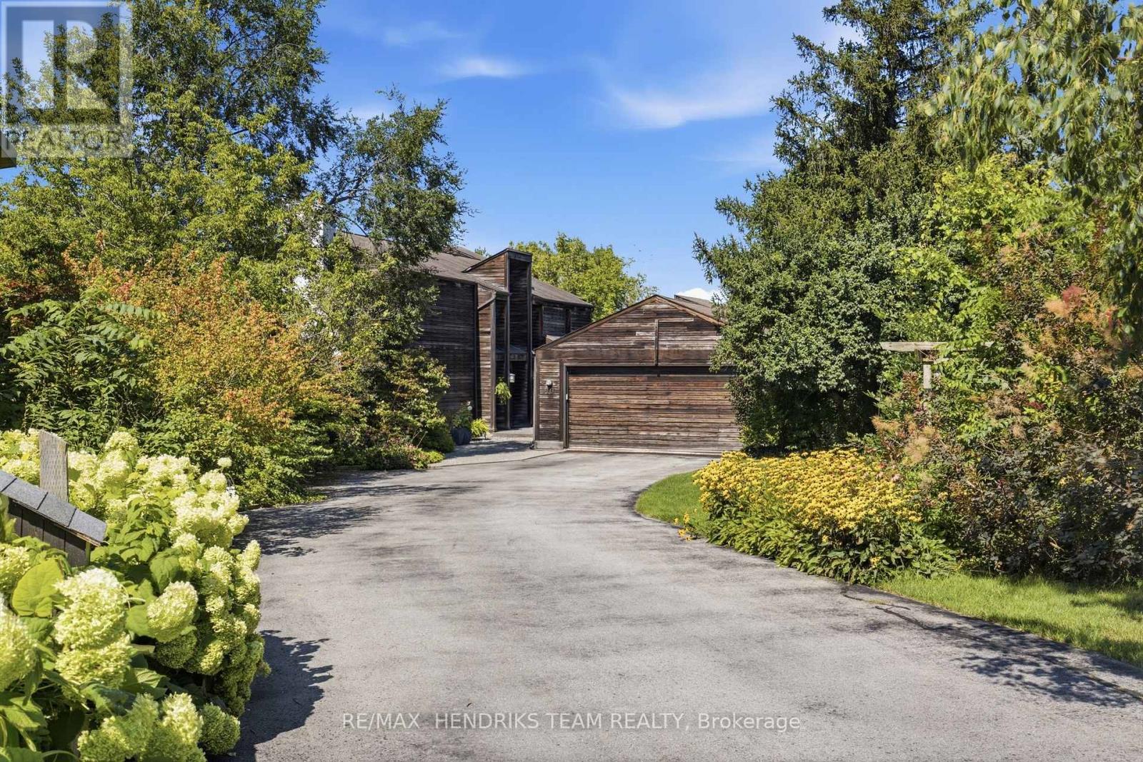 10 Vergorda Circle, St. Catharines, Ontario  L2T 2P2 - Photo 1 - X13718080