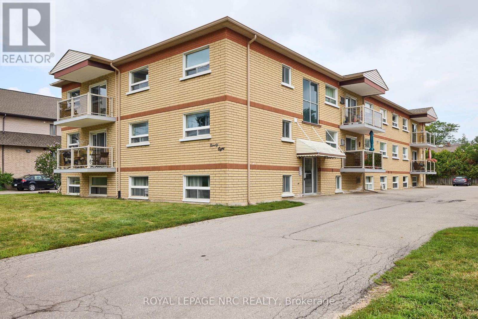 11 - 98 Woodlawn Road, Welland, Ontario  L3C 3J5 - Photo 1 - X13718576