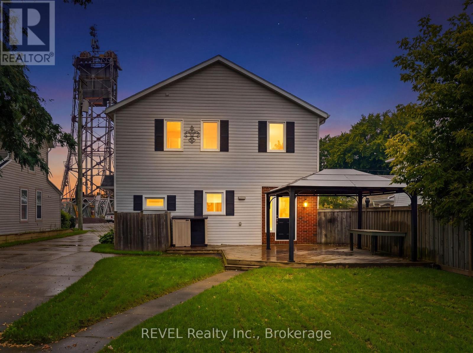 2324 Centre Street, Thorold, Ontario  L0S 1A0 - Photo 1 - X13719580