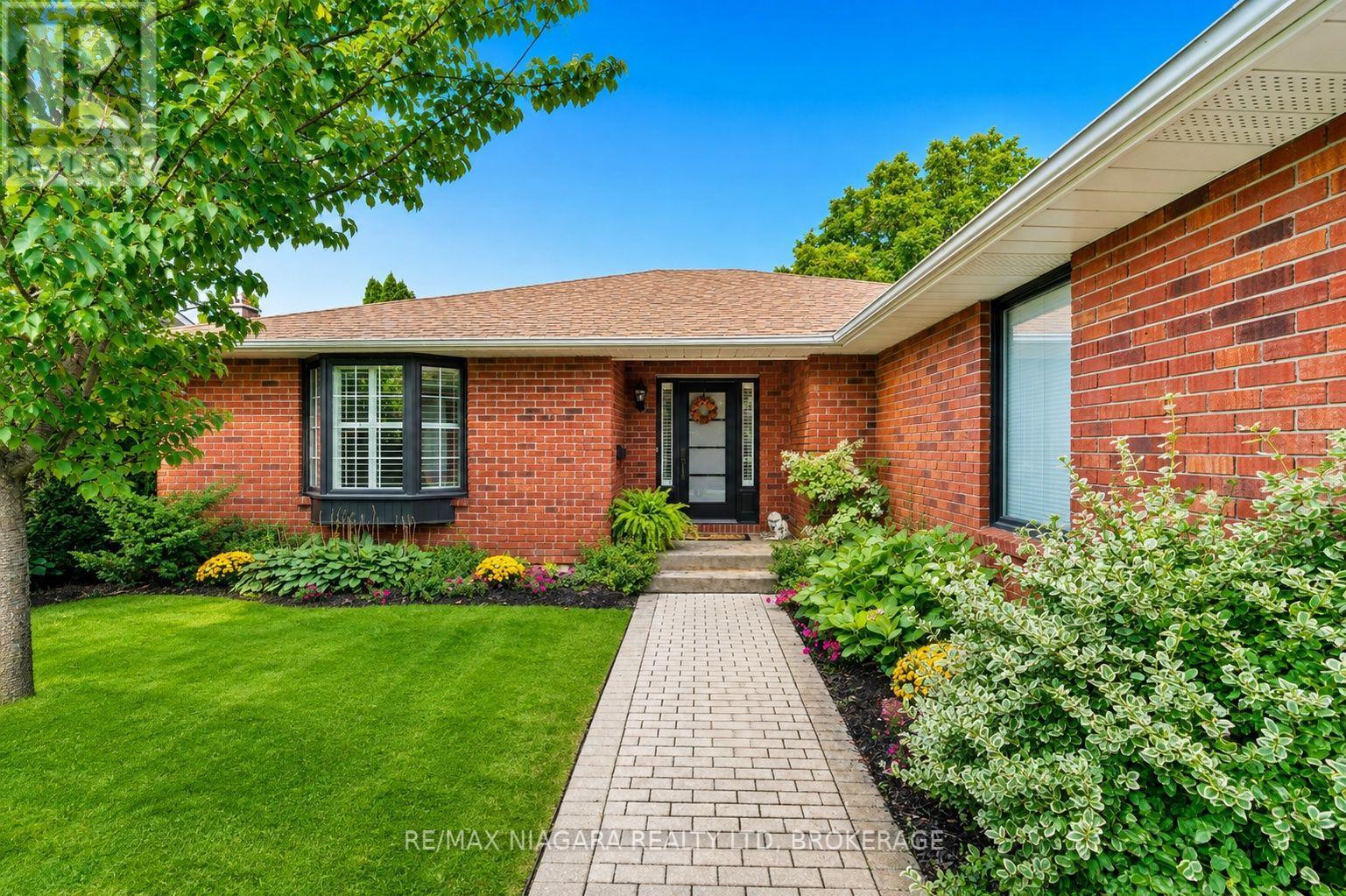 54 The Promenade, Niagara-On-The-Lake, Ontario  L0R 1J0 - Photo 2 - X13720322