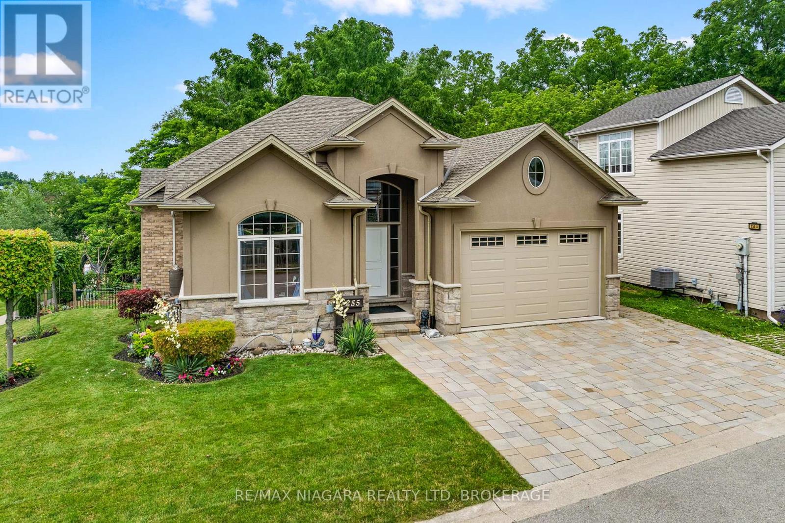 255 Lakeshore Road, St. Catharines, Ontario  L2M 1R9 - Photo 1 - X13721242