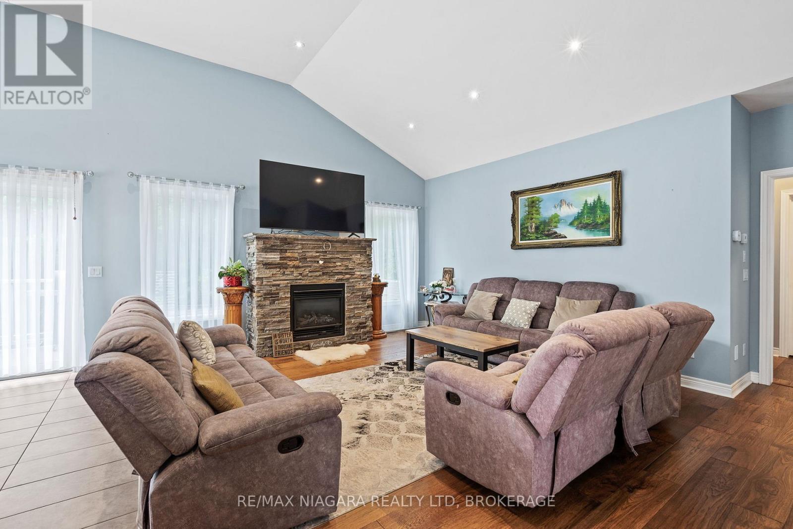 255 Lakeshore Road, St. Catharines, Ontario  L2M 1R9 - Photo 10 - X13721242