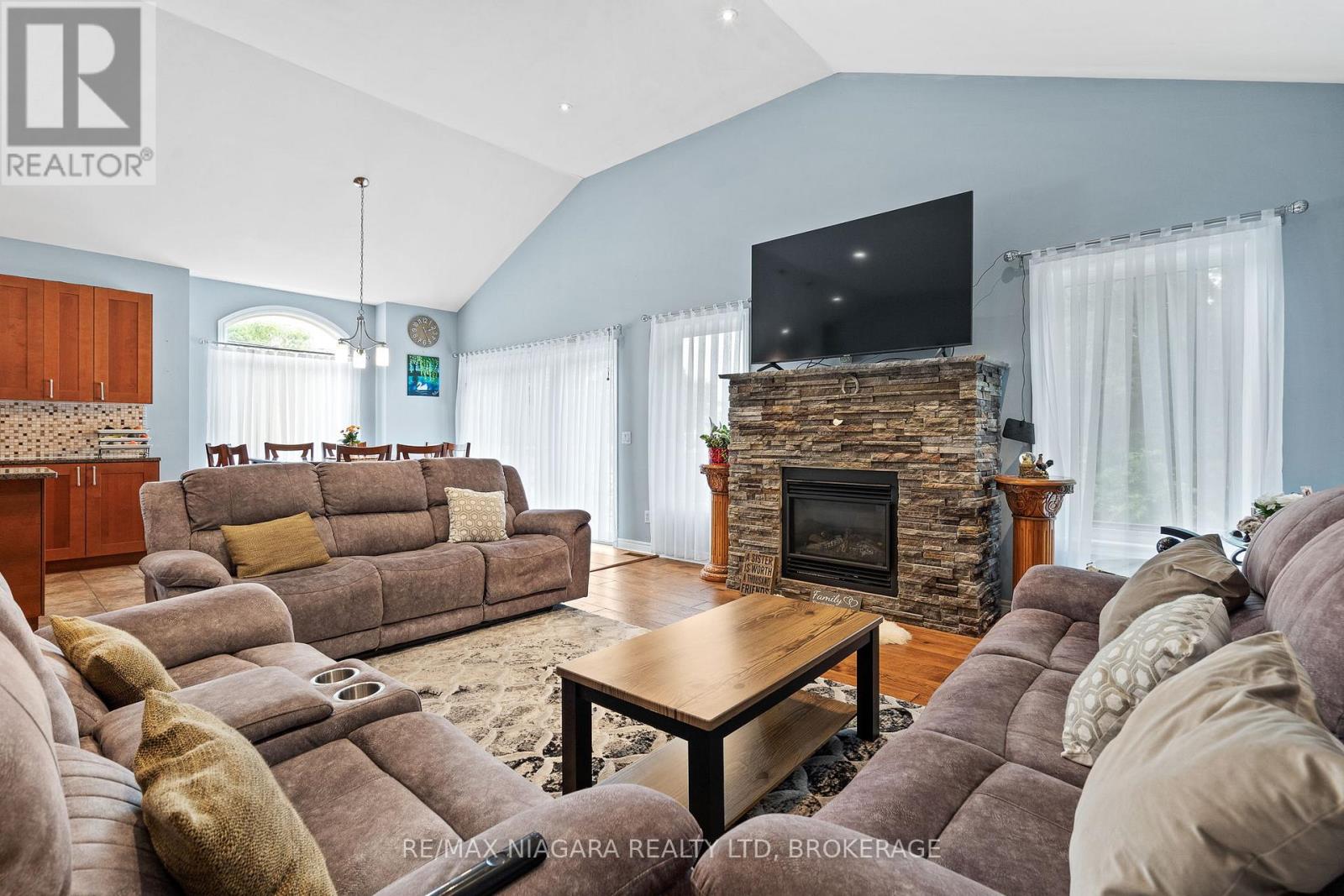 255 Lakeshore Road, St. Catharines, Ontario  L2M 1R9 - Photo 12 - X13721242