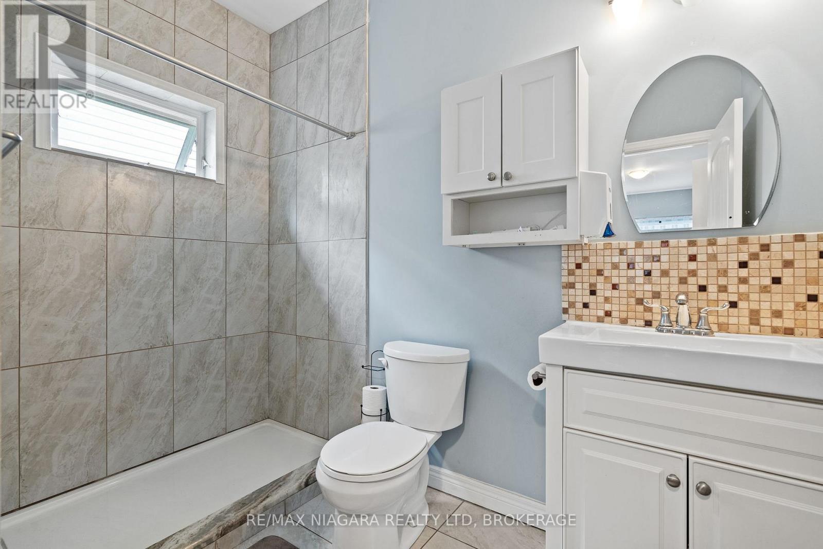 255 Lakeshore Road, St. Catharines, Ontario  L2M 1R9 - Photo 15 - X13721242