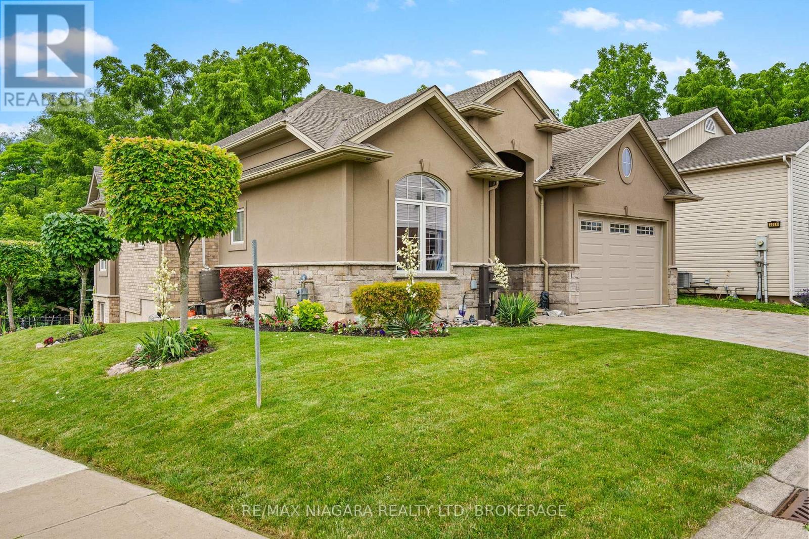 255 Lakeshore Road, St. Catharines, Ontario  L2M 1R9 - Photo 4 - X13721242