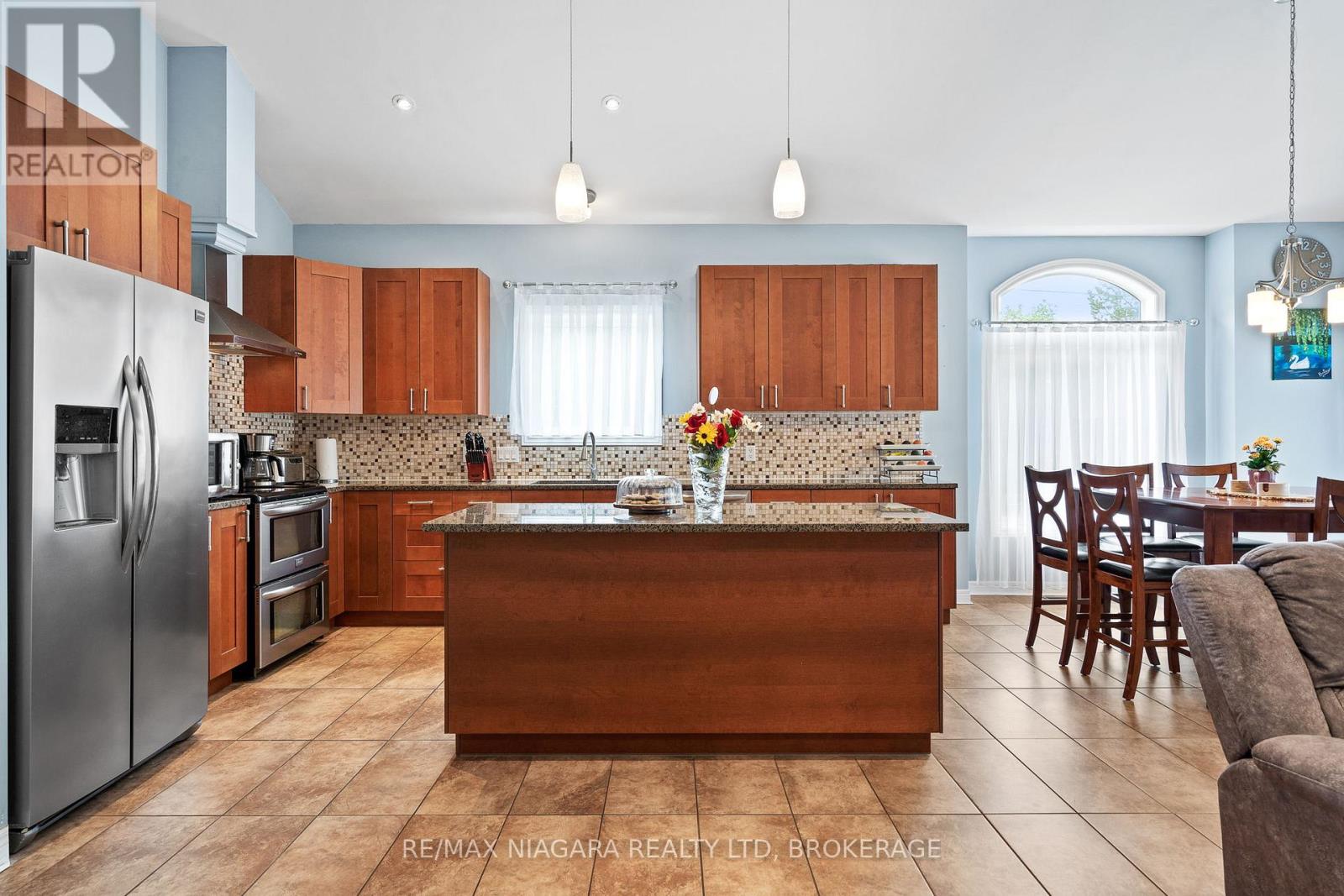 255 Lakeshore Road, St. Catharines, Ontario  L2M 1R9 - Photo 5 - X13721242