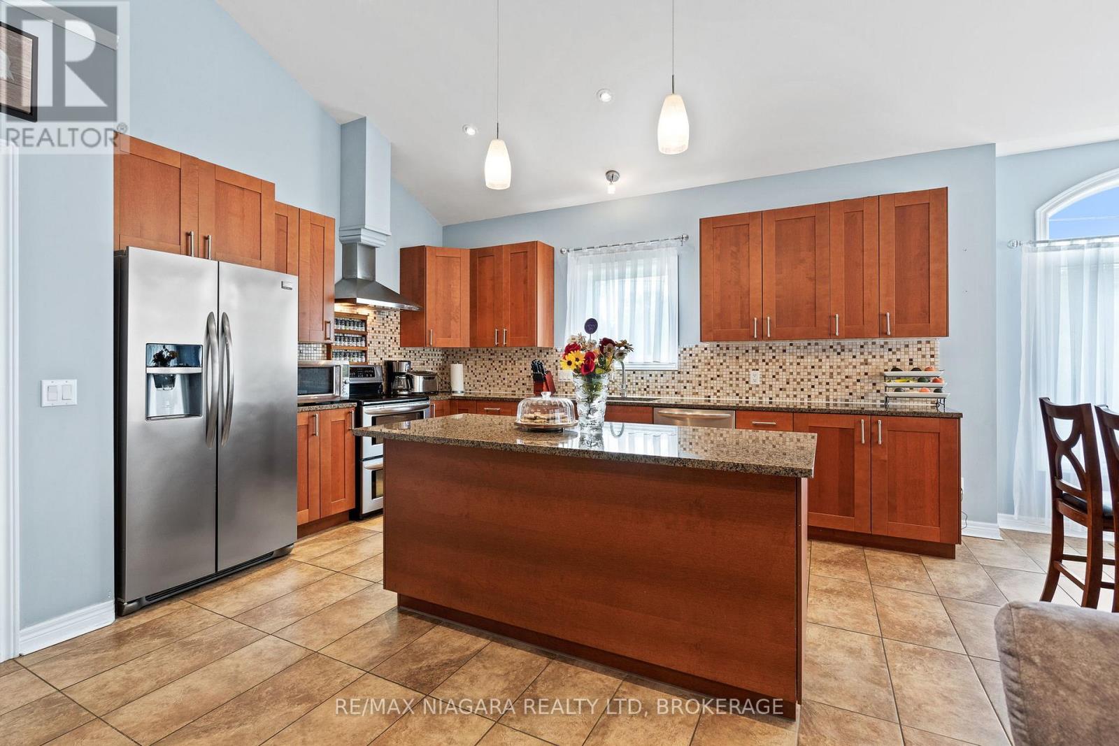 255 Lakeshore Road, St. Catharines, Ontario  L2M 1R9 - Photo 7 - X13721242