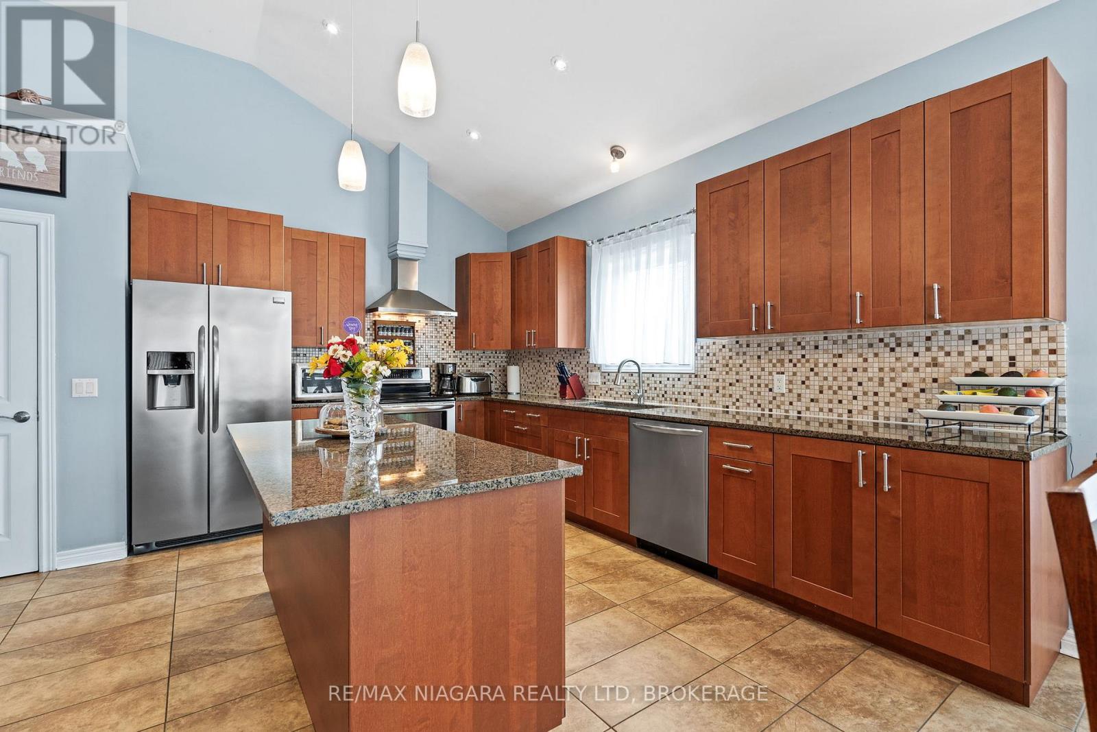 255 Lakeshore Road, St. Catharines, Ontario  L2M 1R9 - Photo 8 - X13721242