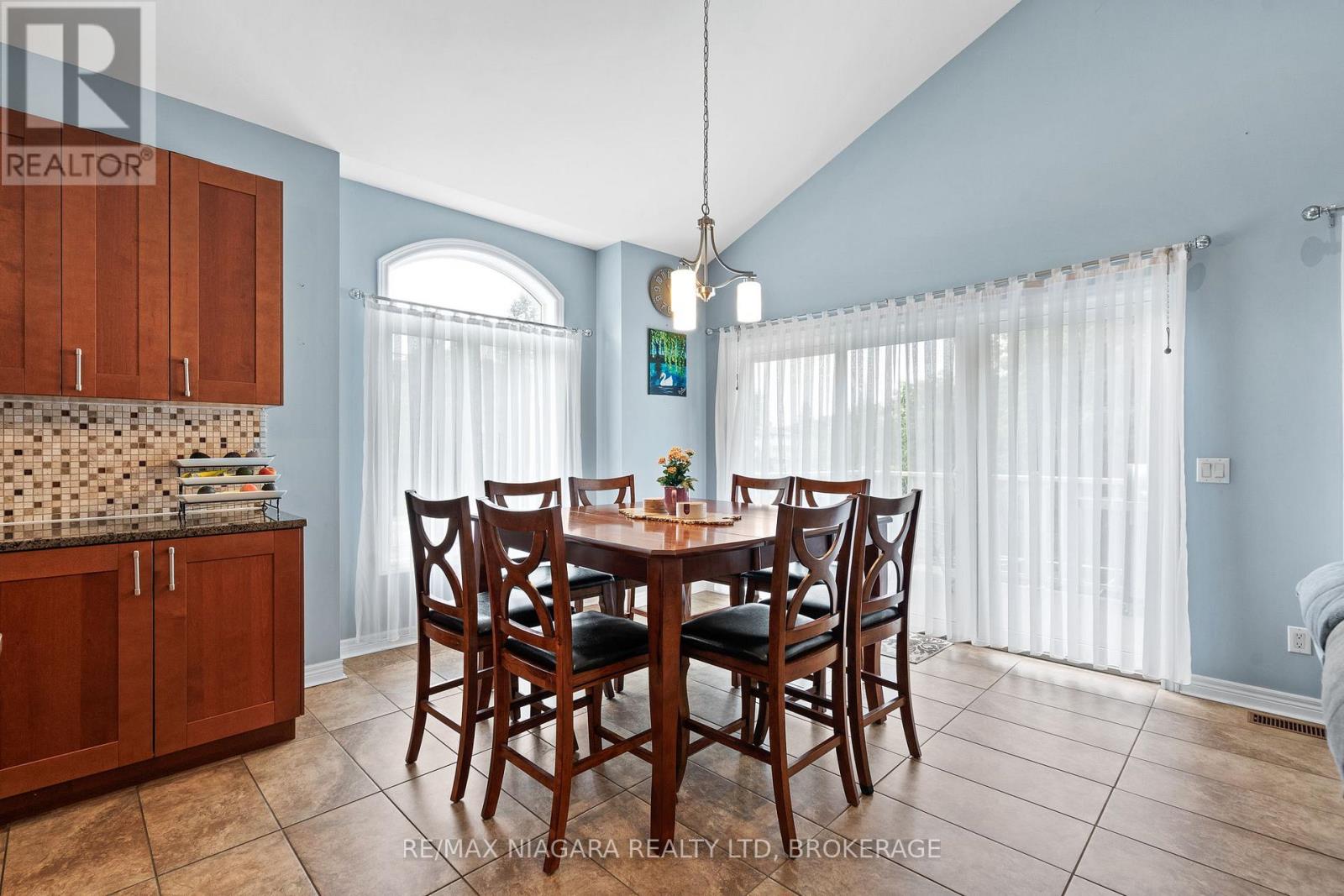 255 Lakeshore Road, St. Catharines, Ontario  L2M 1R9 - Photo 9 - X13721242