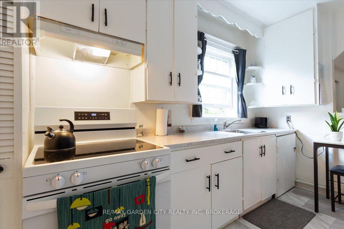 43 York Street, St. Catharines, Ontario  L2R 6C2 - Photo 5 - X13721904