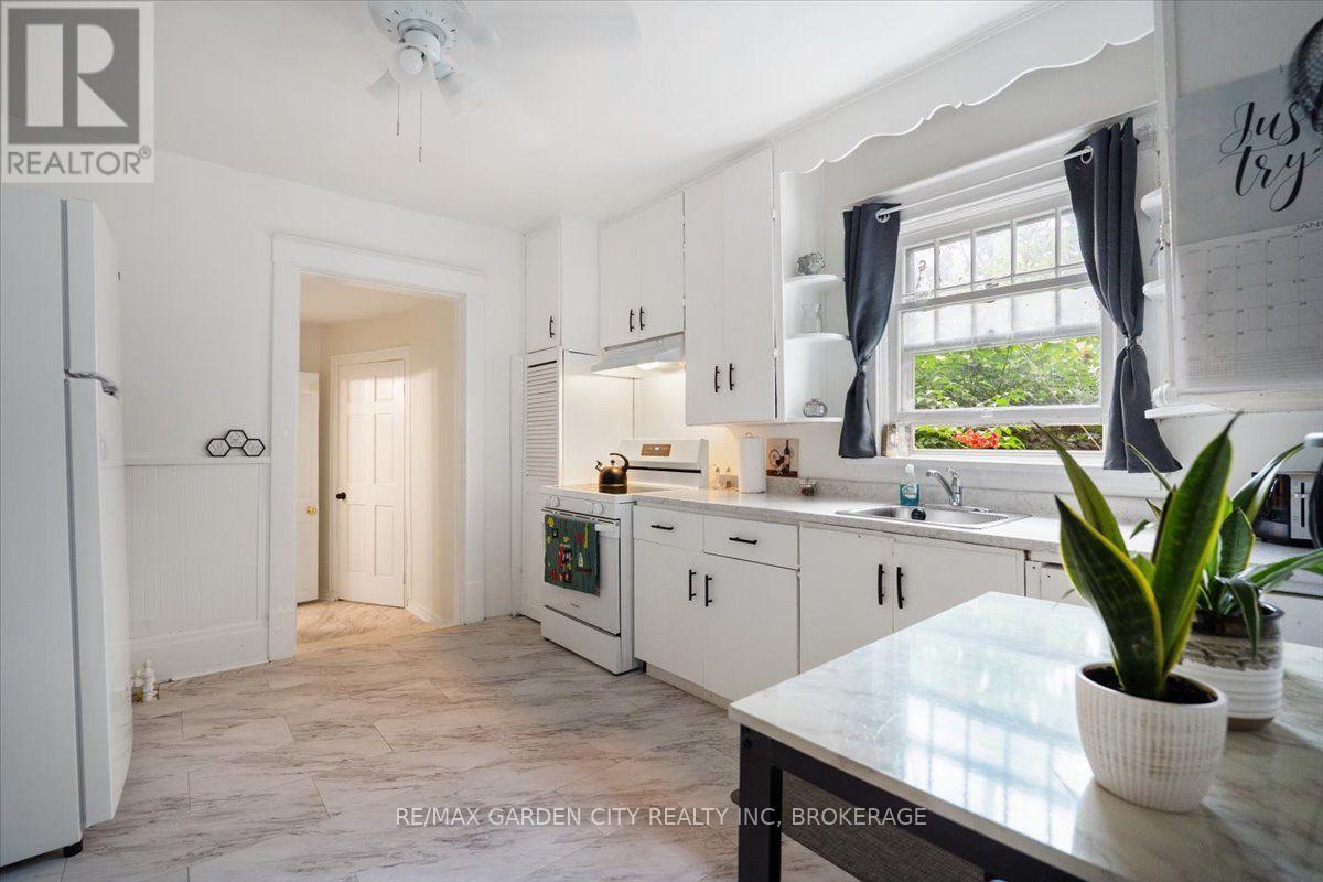 43 York Street, St. Catharines, Ontario  L2R 6C2 - Photo 8 - X13721904