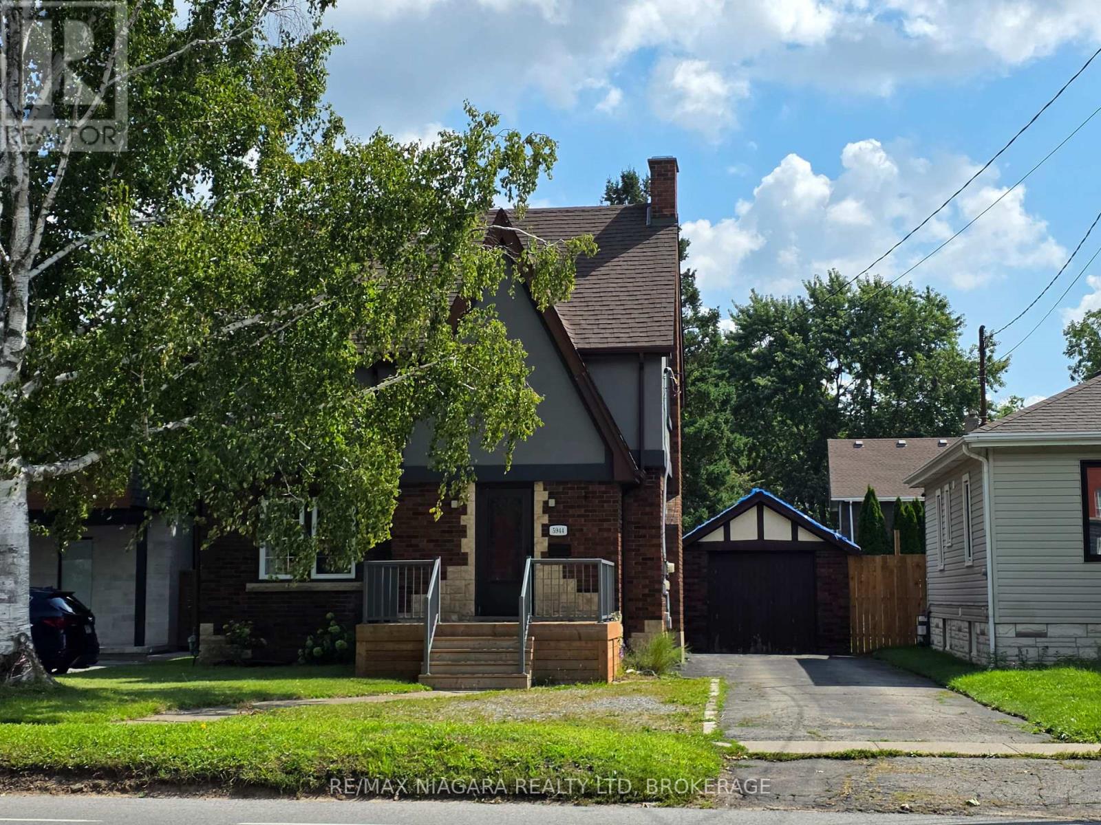 5944 Dorchester Road, Niagara Falls, Ontario  L2G 5S9 - Photo 1 - X13724626