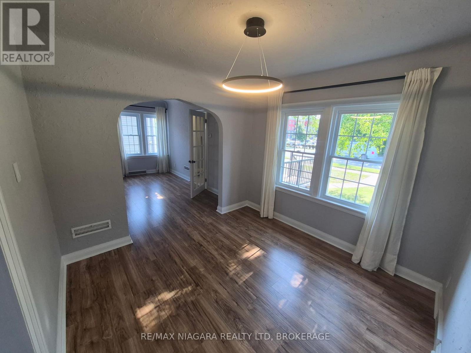 5944 Dorchester Road, Niagara Falls, Ontario  L2G 5S9 - Photo 11 - X13724626