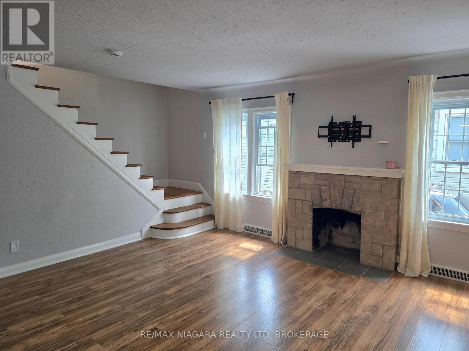 5944 Dorchester Road, Niagara Falls, Ontario  L2G 5S9 - Photo 8 - X13724626