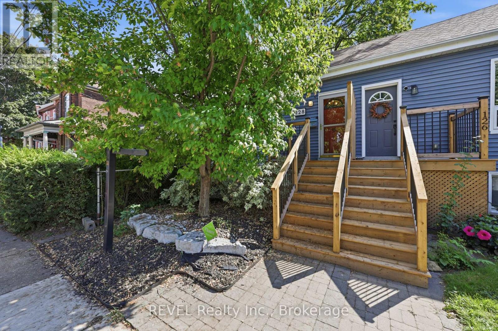 128 Robert Street, Hamilton, Ontario  L8L 2P6 - Photo 1 - X13727516