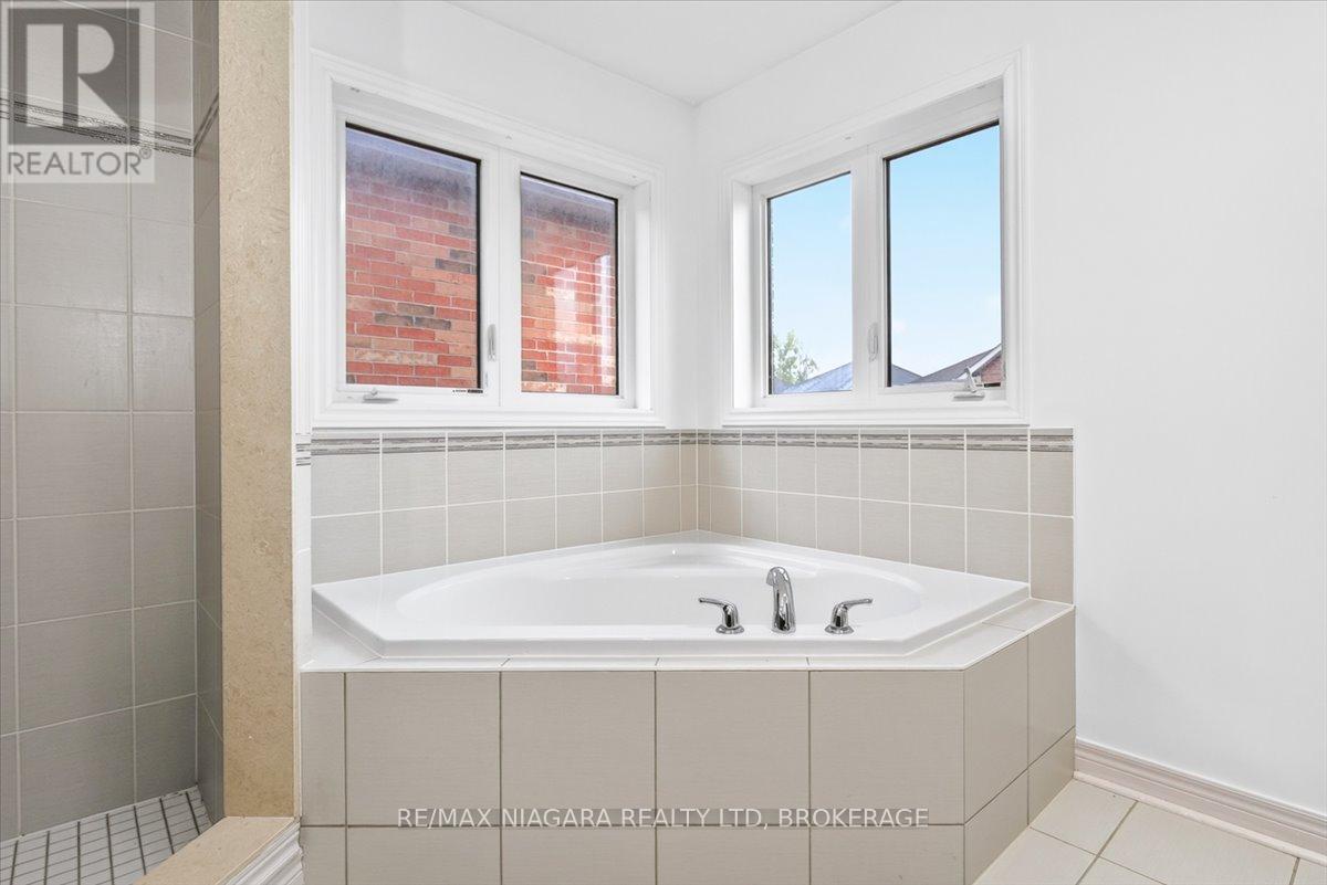12 Fred Fisher Crescent, St. Catharines, Ontario  L2P 0A9 - Photo 36 - X13729098