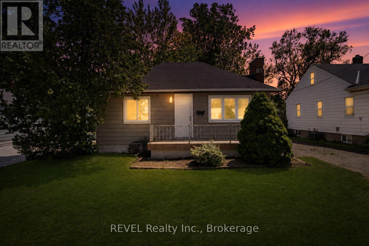 6482 Mcleod Road, Niagara Falls, Ontario  L2G 3G1 - Photo 1 - X13729328
