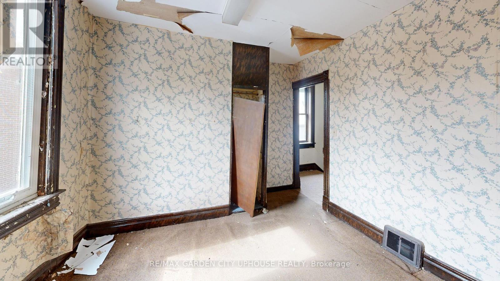 71 Queen Street, St. Catharines, Ontario  L2R 5G9 - Photo 11 - X13733740