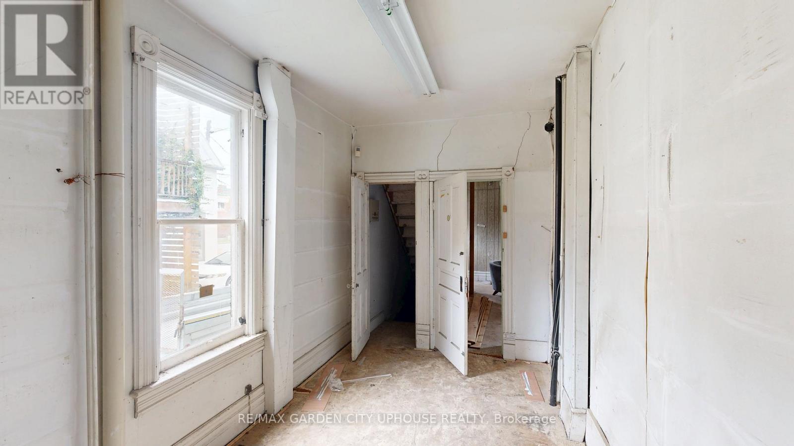71 Queen Street, St. Catharines, Ontario  L2R 5G9 - Photo 12 - X13733740