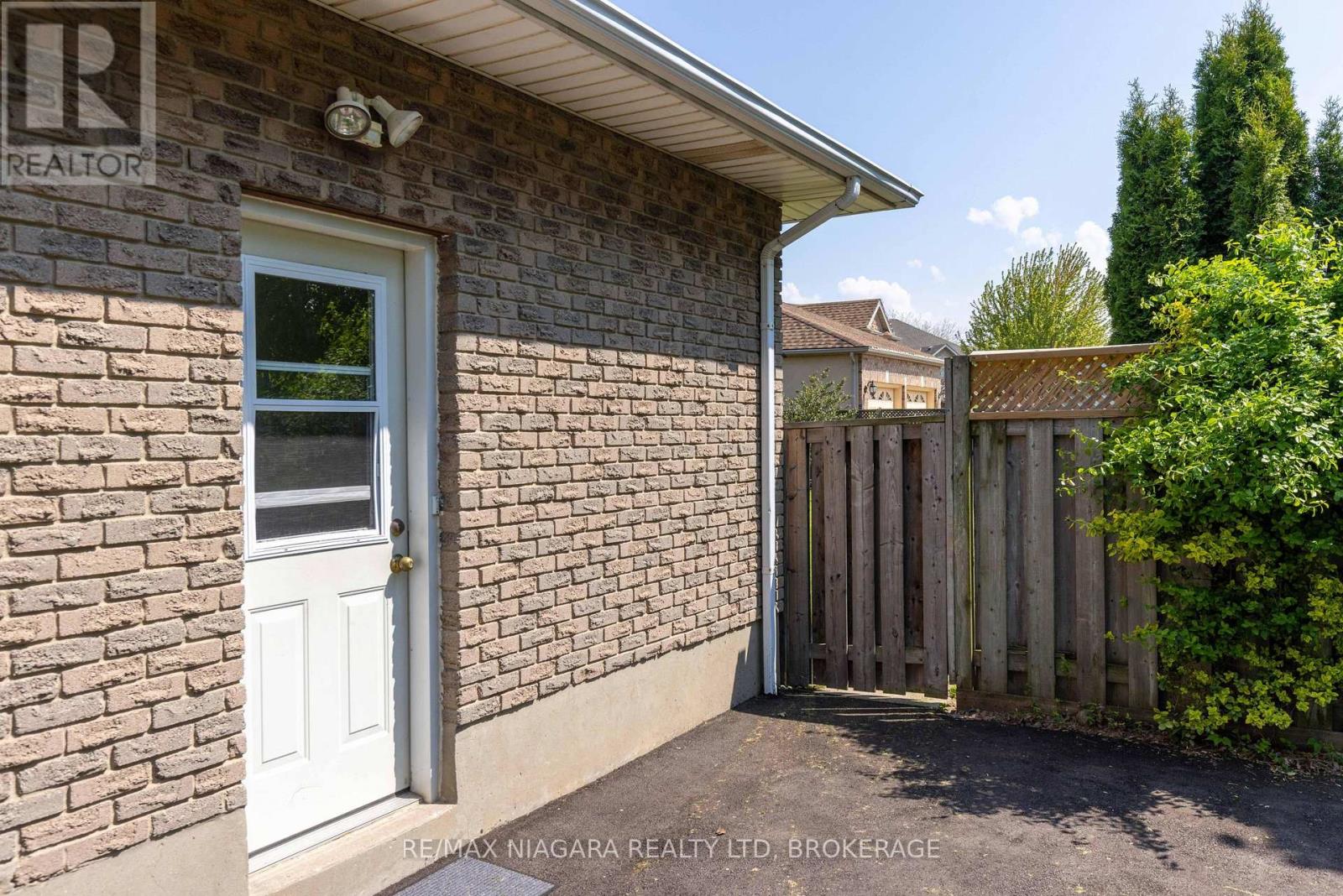 29 Granada Drive, St. Catharines, Ontario  L2N 2S4 - Photo 2 - X13736254
